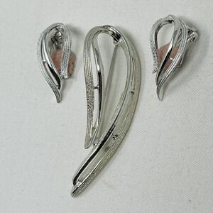 STUNNING VINTAGE ESTATE SIGNED SARAH COV SILVER TONE 2 3/4" BROOCH SET!